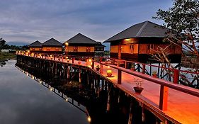 Shwe Inn Tha Floating Resort